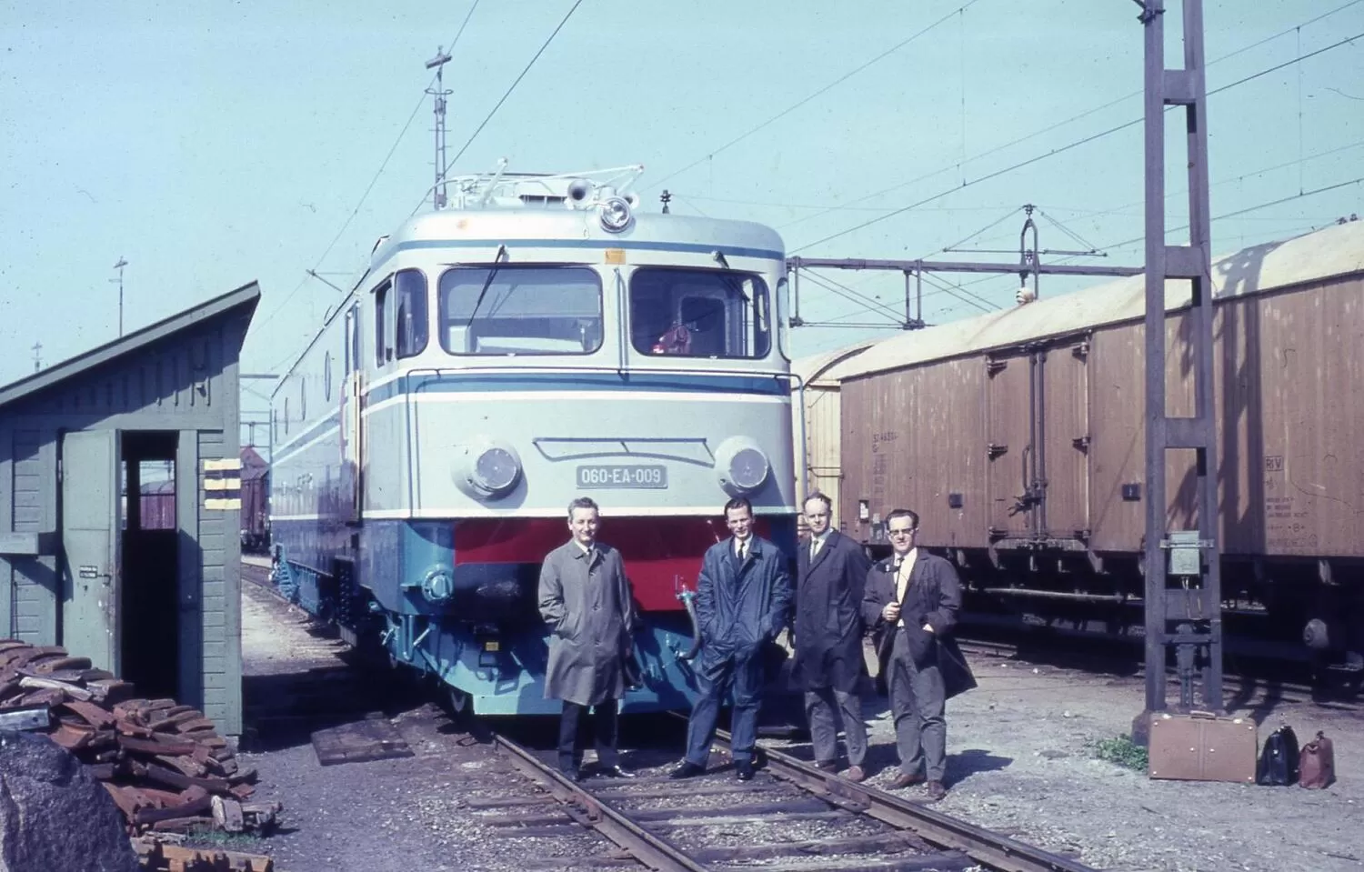 CFR 060-EA-009 electric locomotive