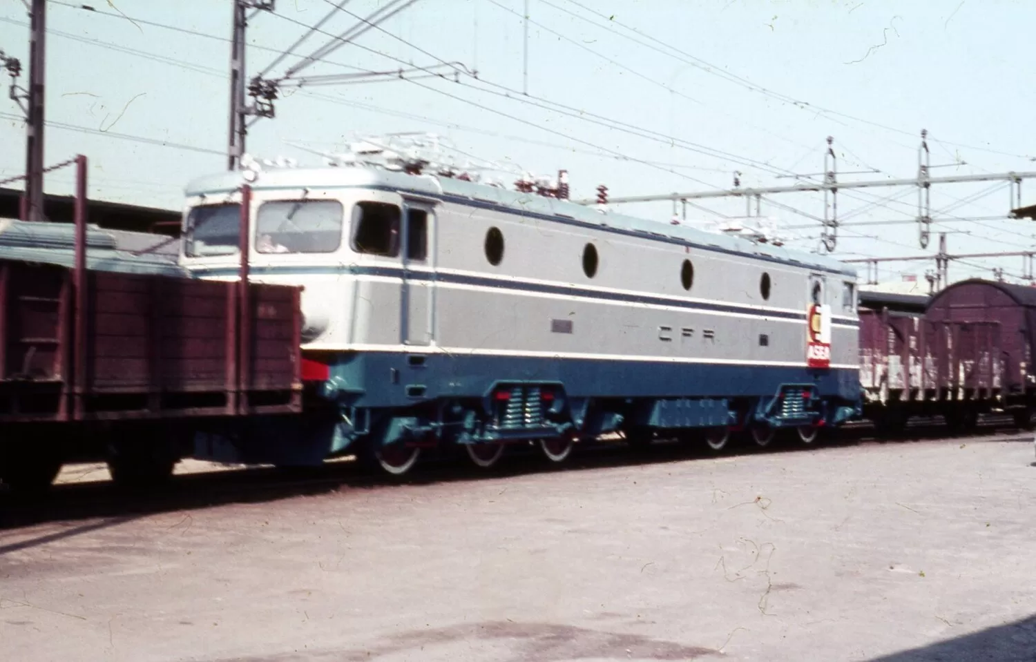 CFR 060-EA-009 electric locomotive