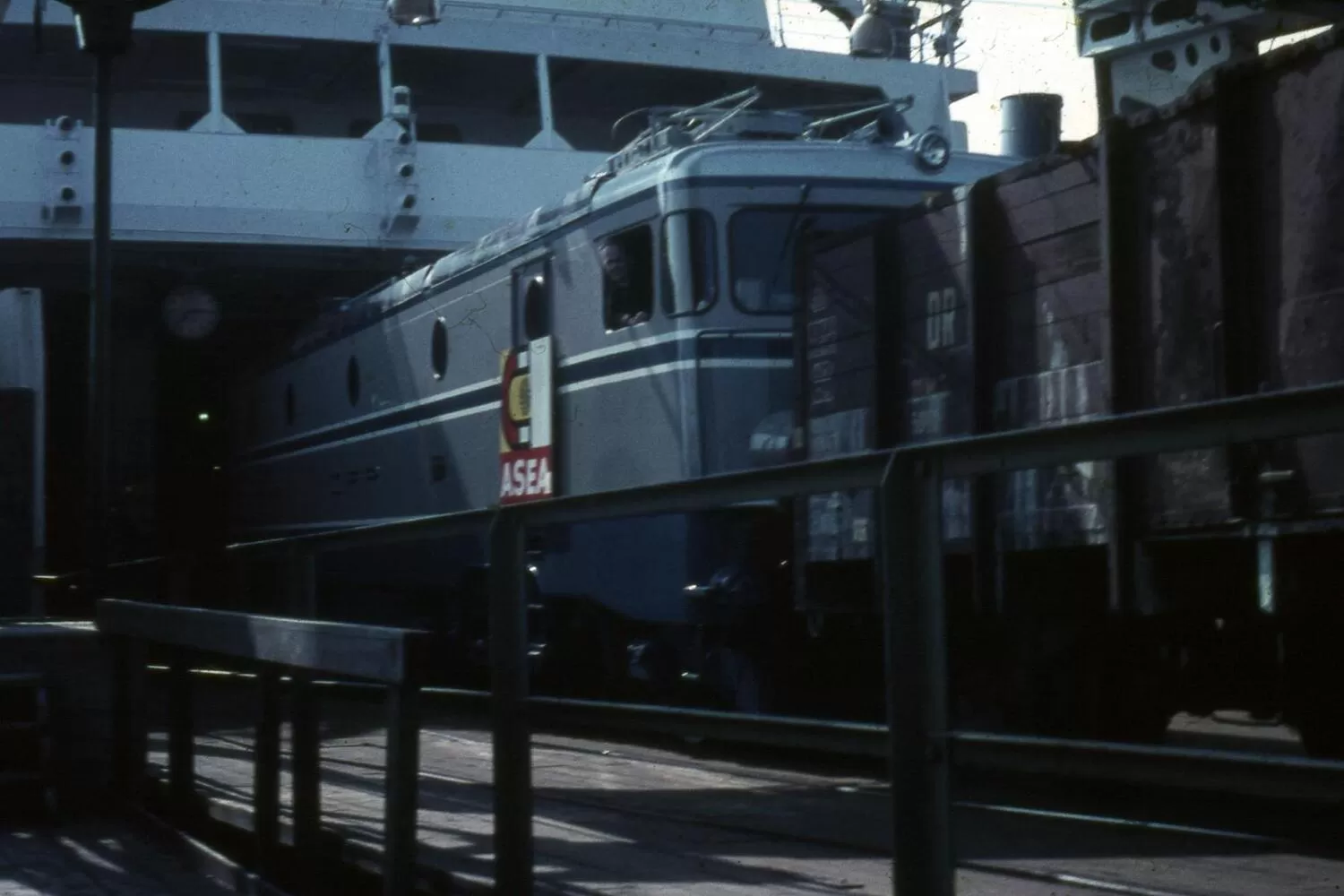CFR 060-EA-009 electric locomotive