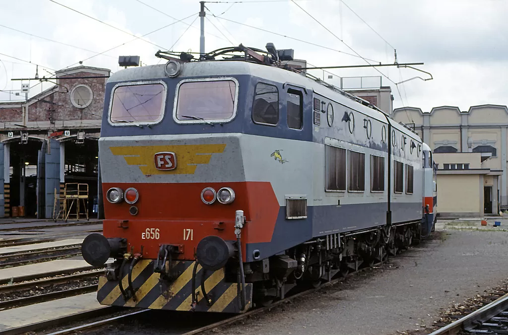 FS E 656 171 in Milano Greco depot