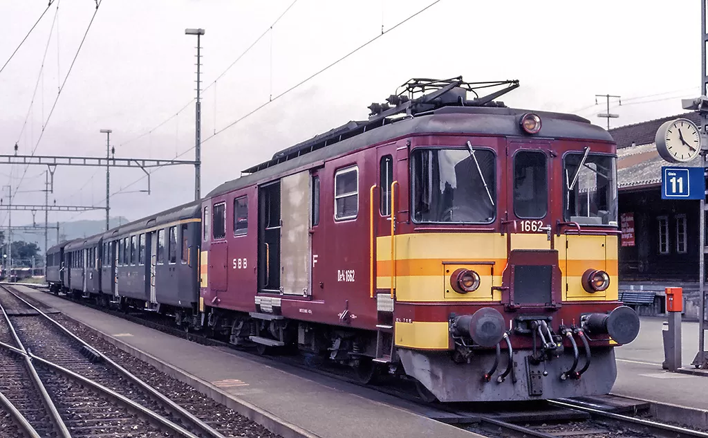 SBB CFF FFS De 4/4 1662 in Lenzburg