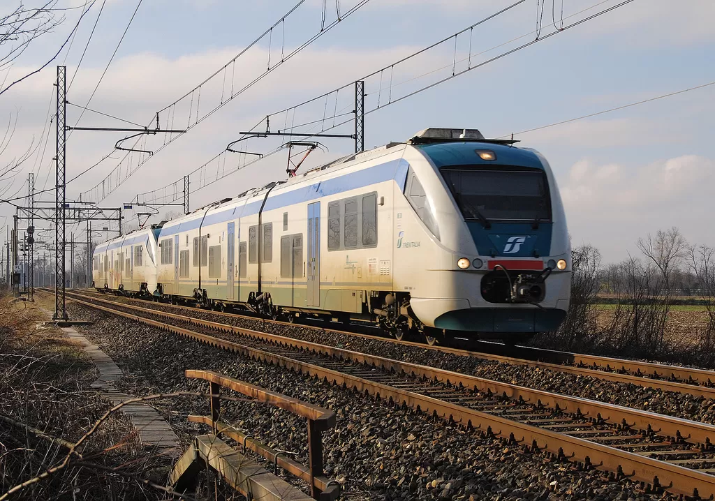 2 x FS Minuetto running as R20383 near Arena Po