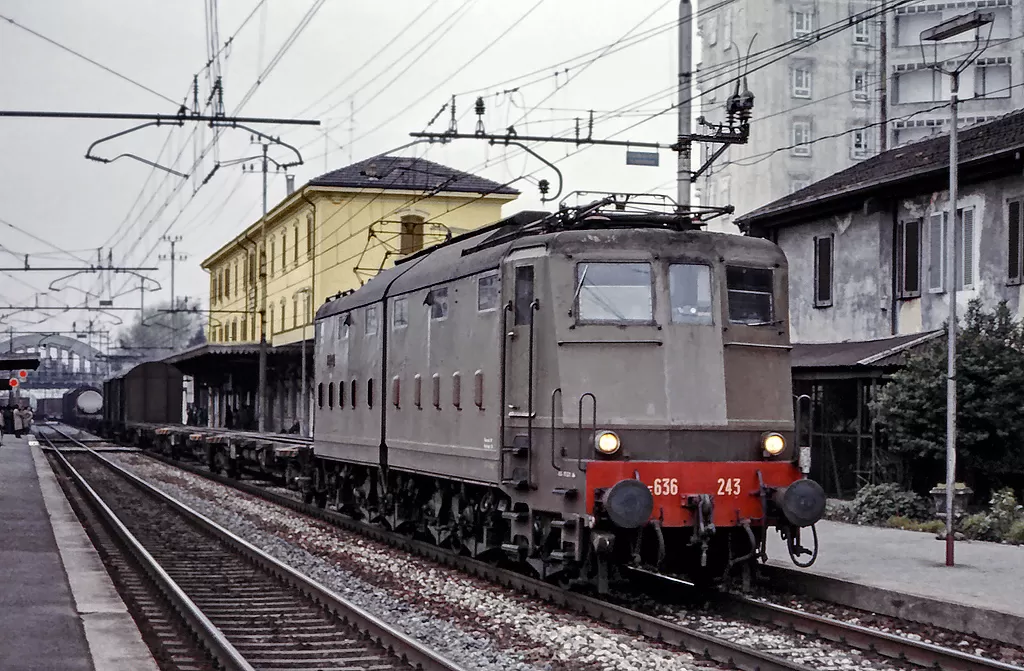 FS E 636 243 crossing Milano Rogoredo