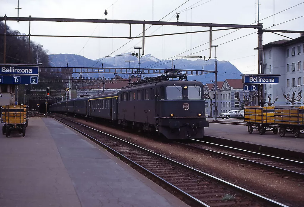 SBB Ae 6/6 11448 "Sion" arriving in Bellinzona