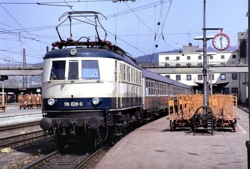 E 18