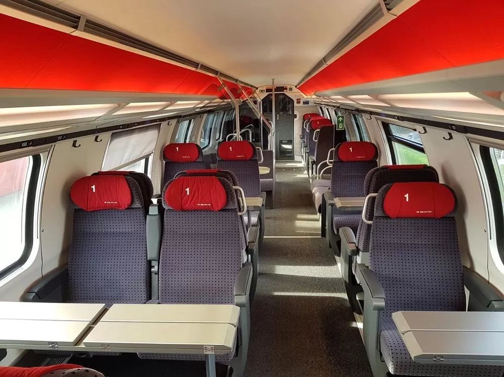 SBB CFF FFS - IC2020 1st class double deck coach with baggage compartment