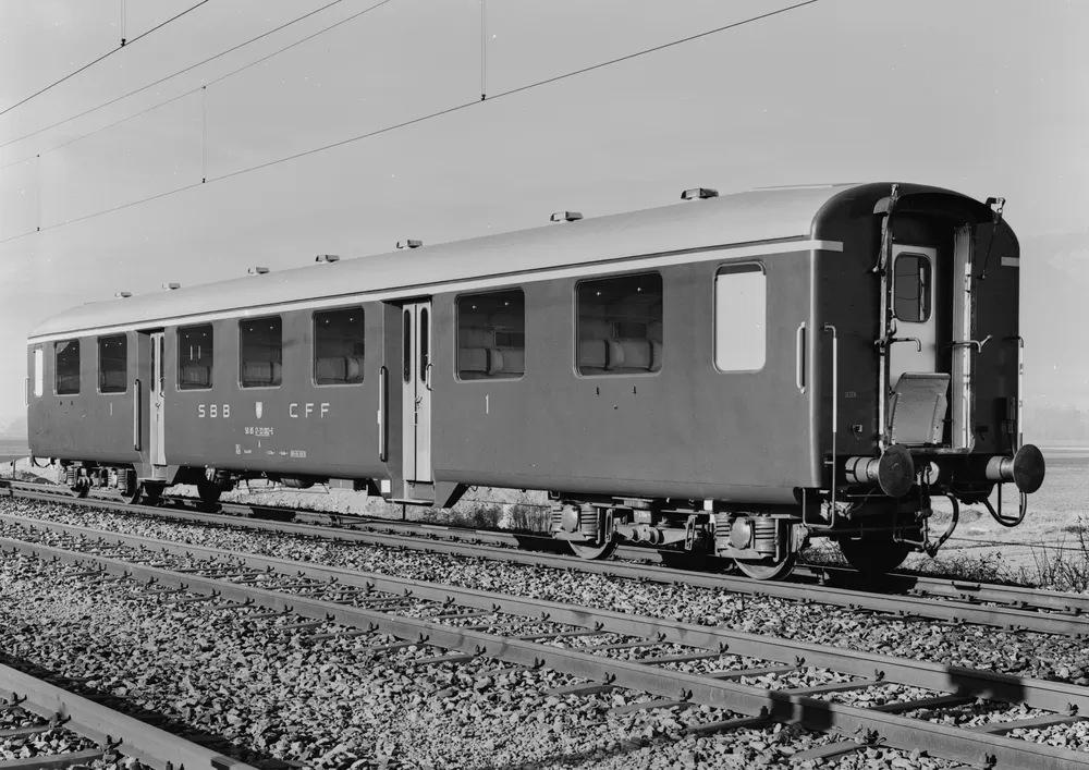 A 17-33 000 - 032