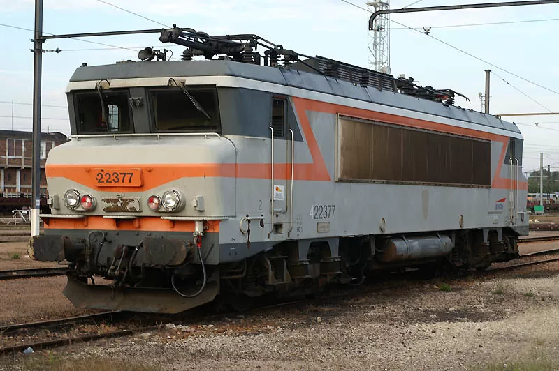 La BB 22377 au dépôt de Laroche - Migennes