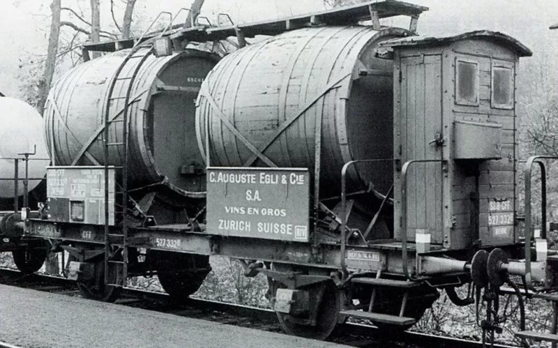 Double-barreled wagon for wine transport