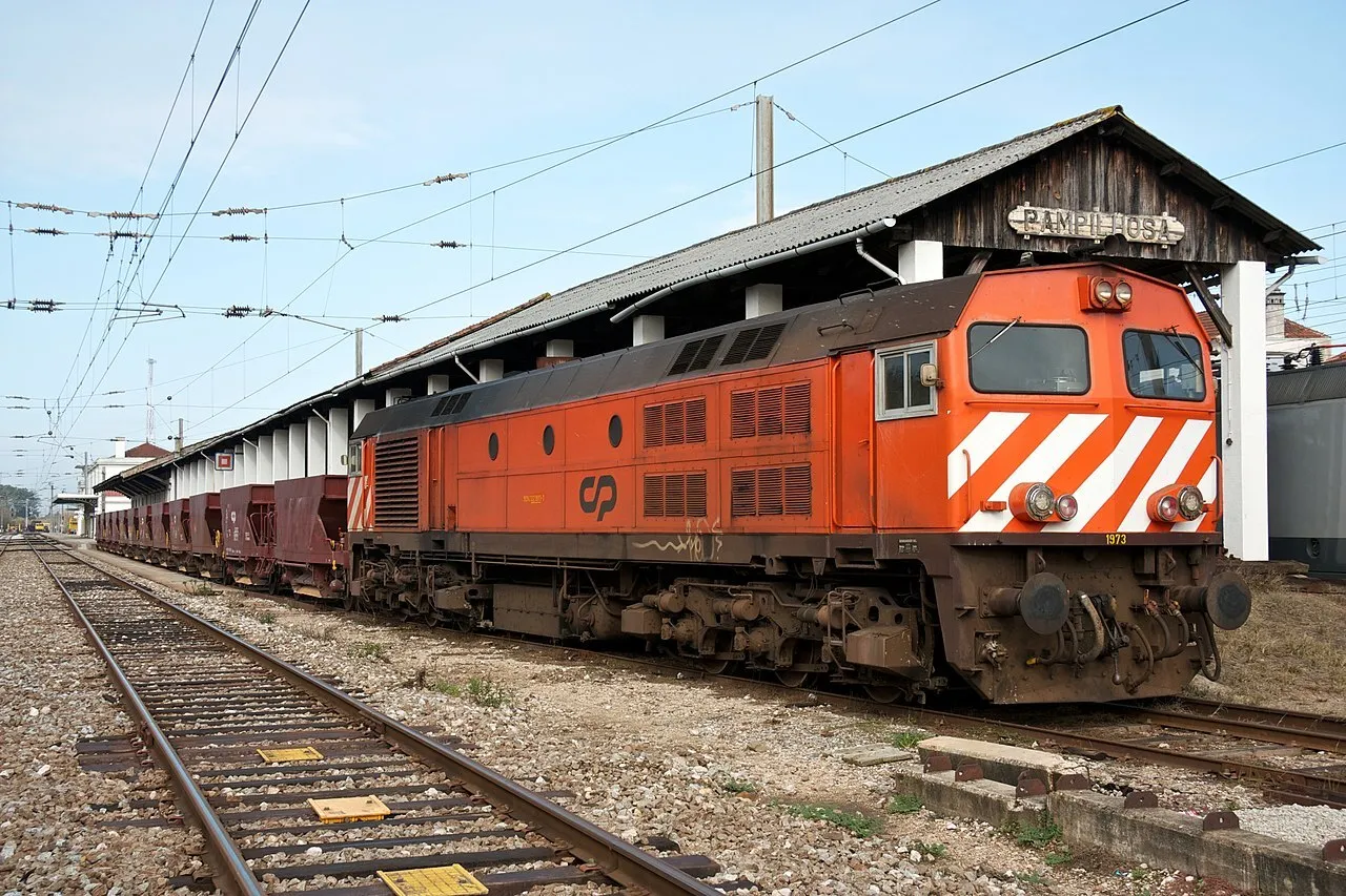 Locomotiva 1973, Estação da Pampilhosa, 2011.12.17 (8211778544).jpg