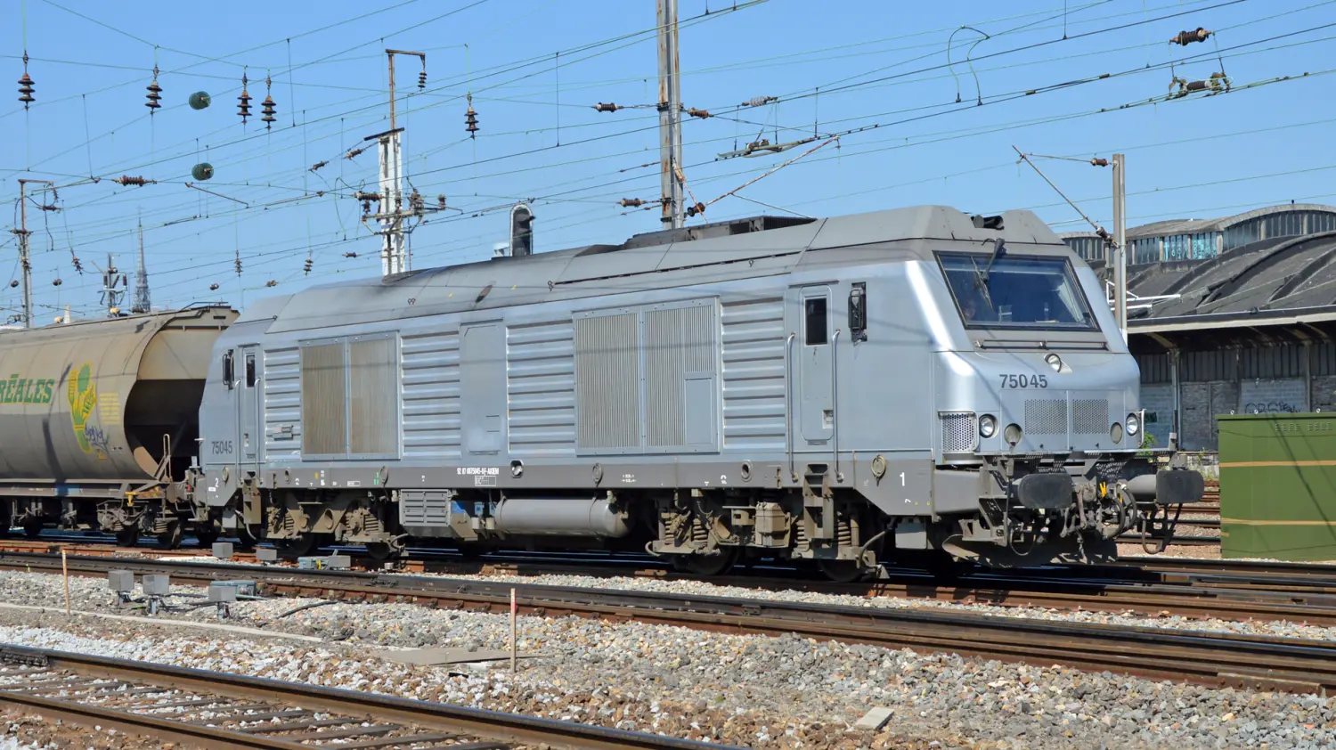BB 75045, en livrée "Grise"