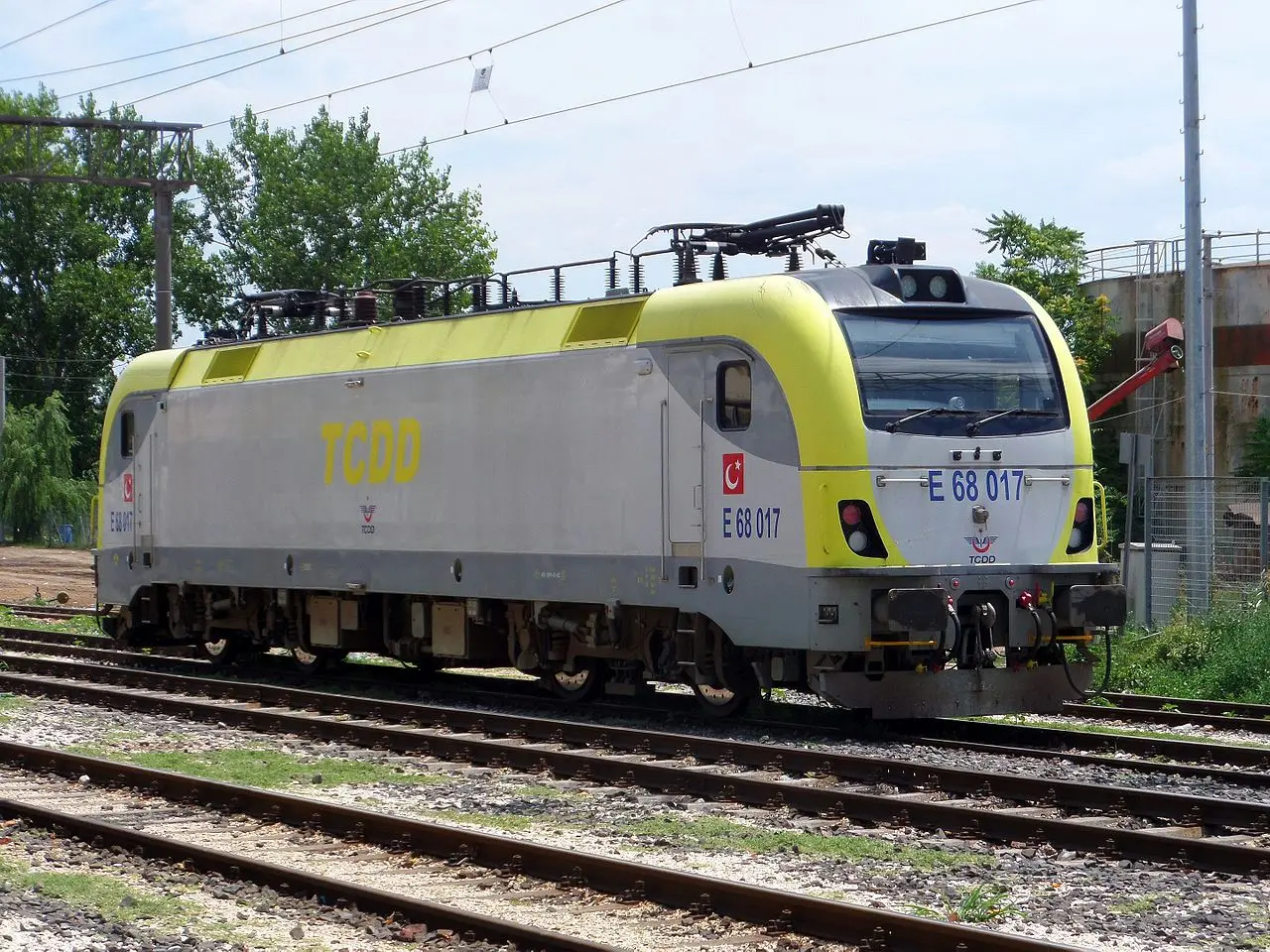 E 68 017