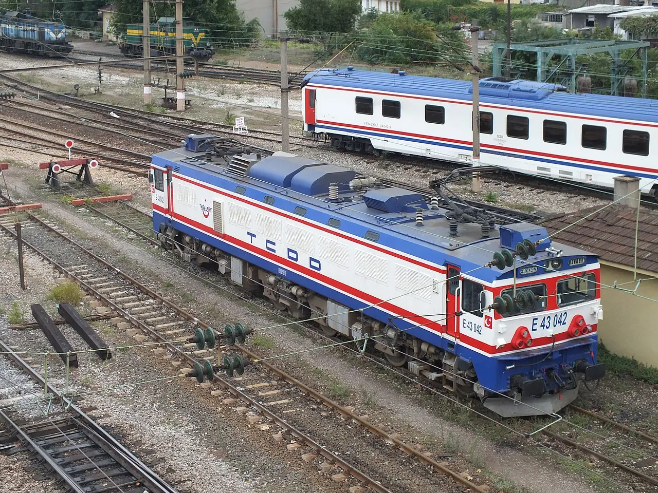 TCDD E43042 at Haydarpasa