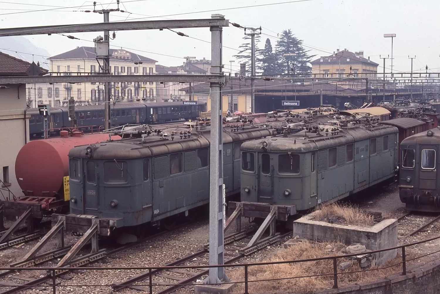 Ae 4/6 10809 and 10803