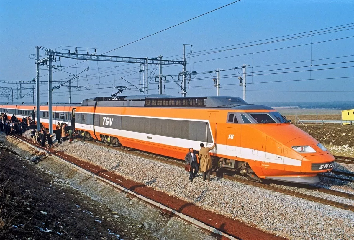 SNCF: South-East TGV train of the world speed record of 380 km/h on February 26th, 1981 - "TGV 100"