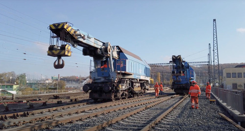 Video: EDK 750 railway crane